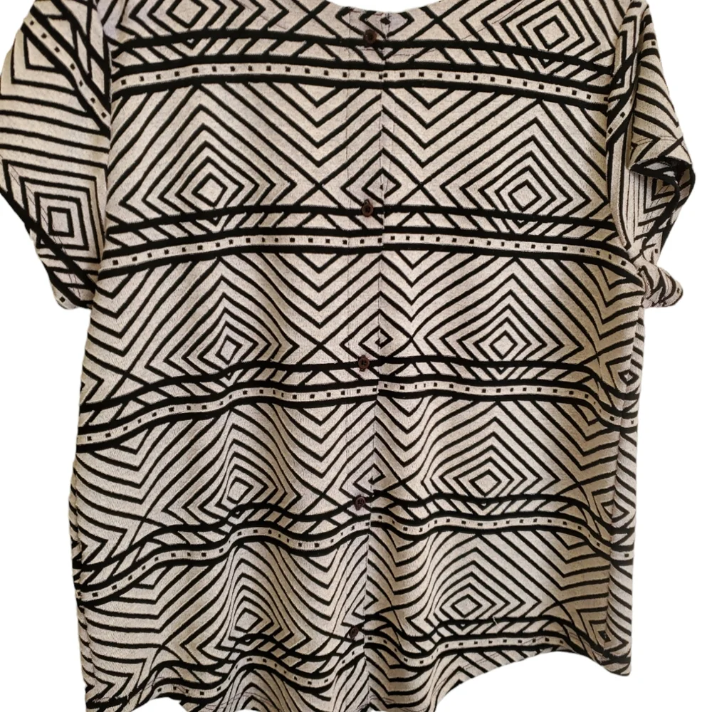 Lucky Brand Aztec Women's Top. - Picture 2 of 3